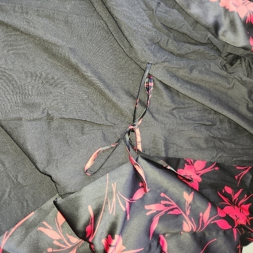 Nottibianche Robe SIZE Small Black & Red Floral EUC - Picture 13 of 13